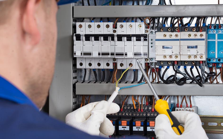 activité électricien Égly