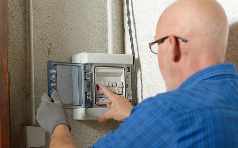 activité électricien Égly